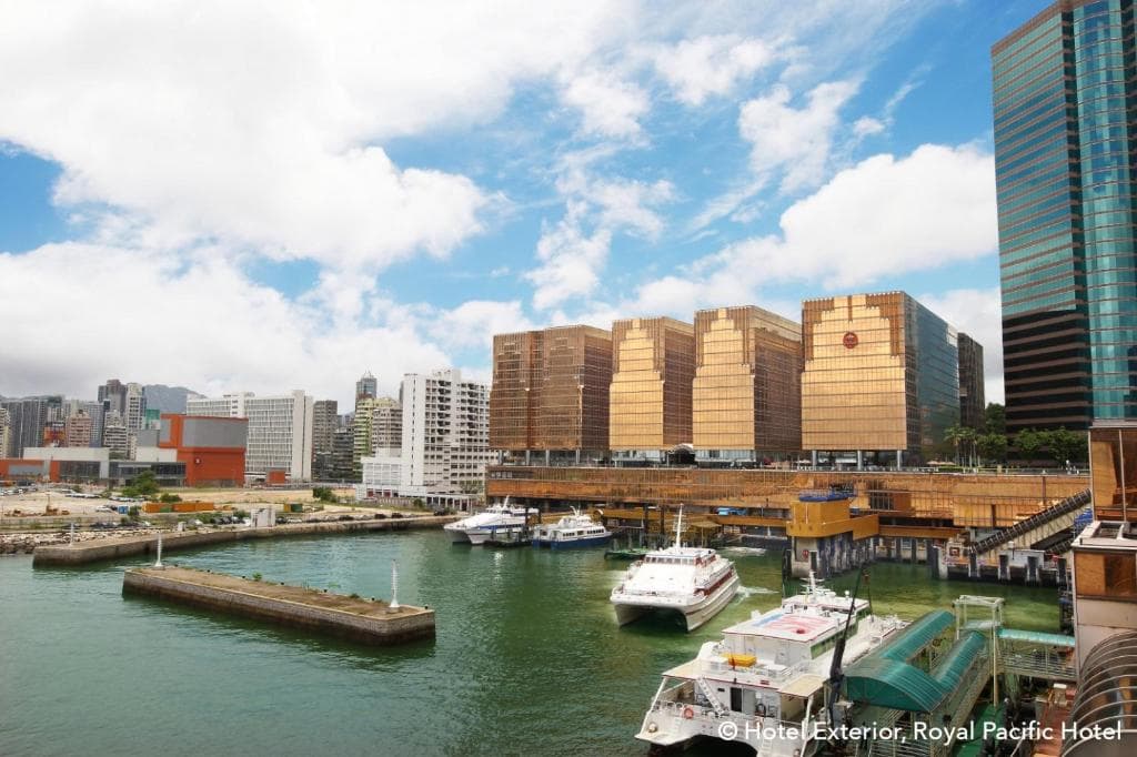 The Royal Pacific Hotel & Towers - 29