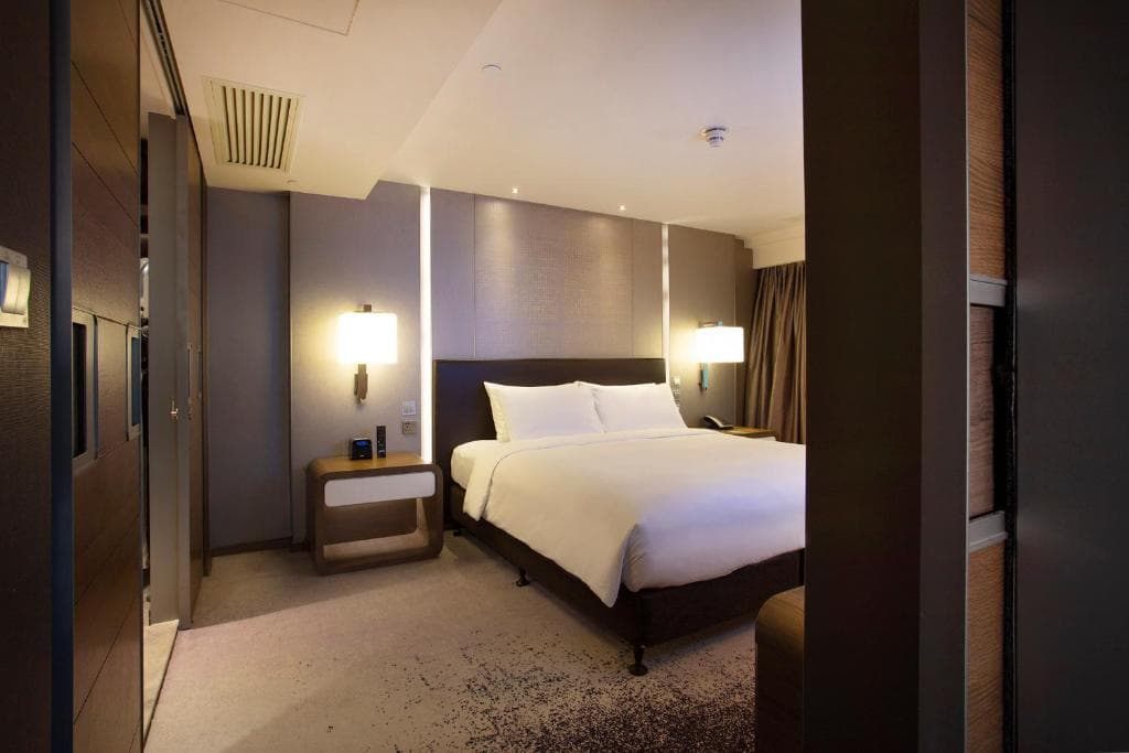 Royal Plaza Hotel, Hong Kong - 10