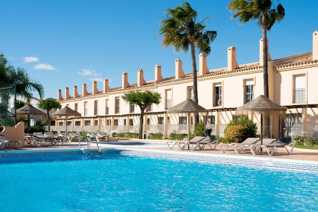 Ramada Hotel & Suites by Wyndham Costa del Sol - 8