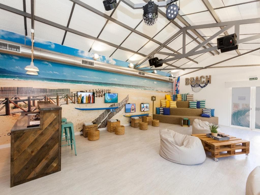 Ramada Hotel & Suites by Wyndham Costa del Sol - 16