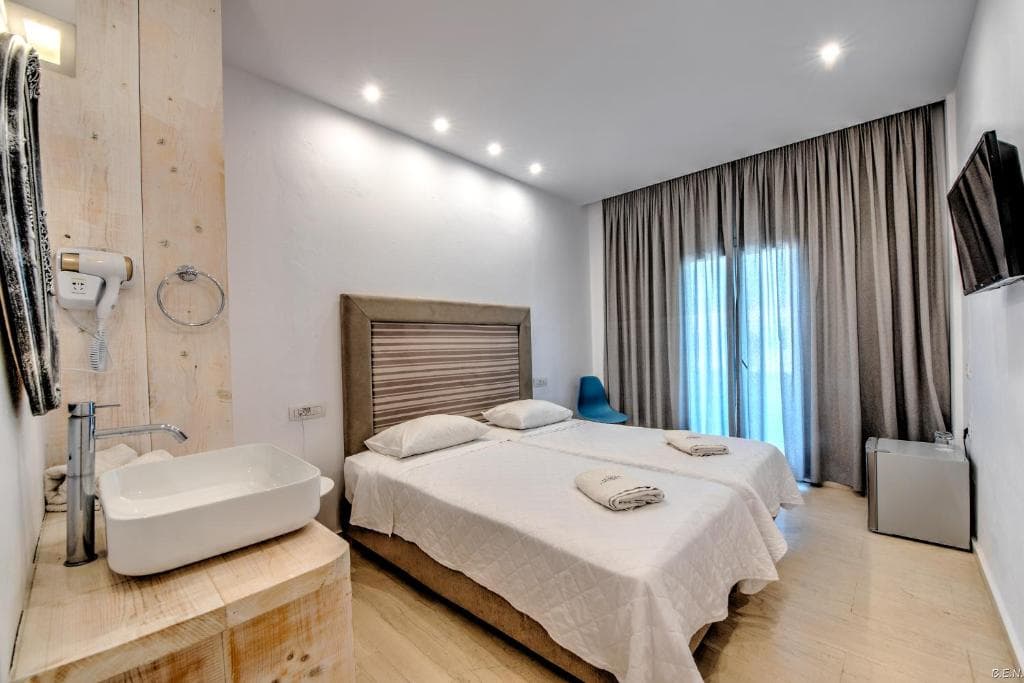 Anamar Santorini - 8