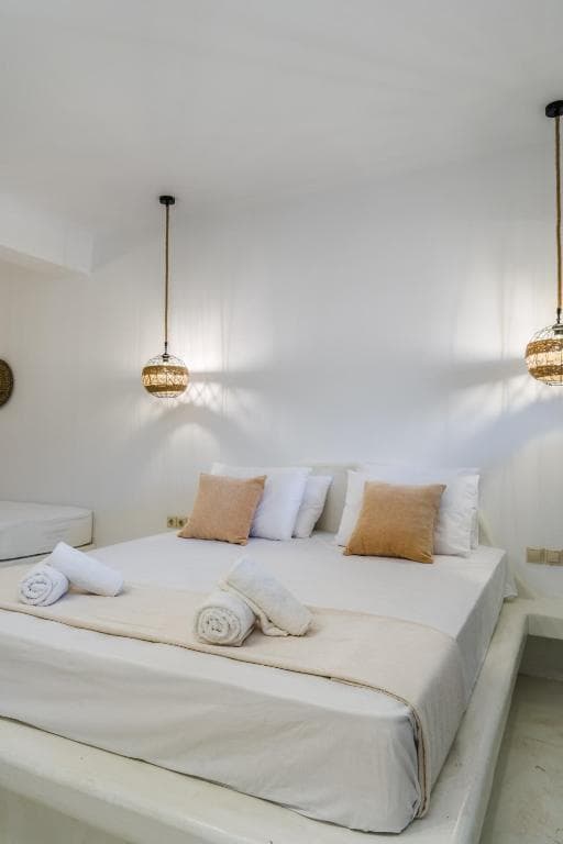 Amethyst Luxury Suites - 41