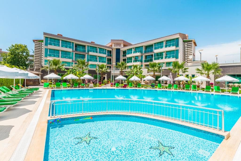 Lowe Hotel - 1