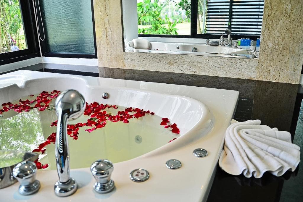 Hotel The Par Phuket SHA Plus - 25