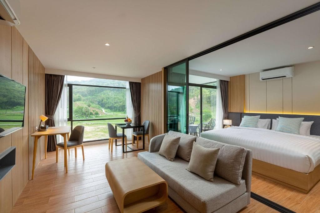 Hotel Wyndham Garden Naithon Phuket - 1