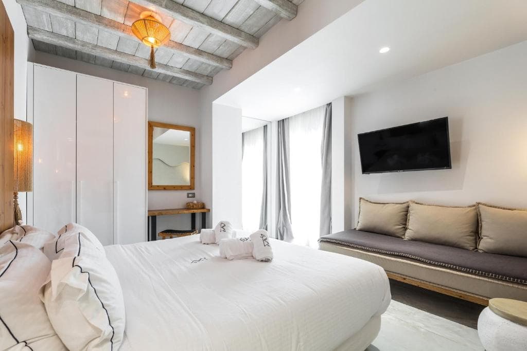 Blue Carpet Luxury Suites - 19