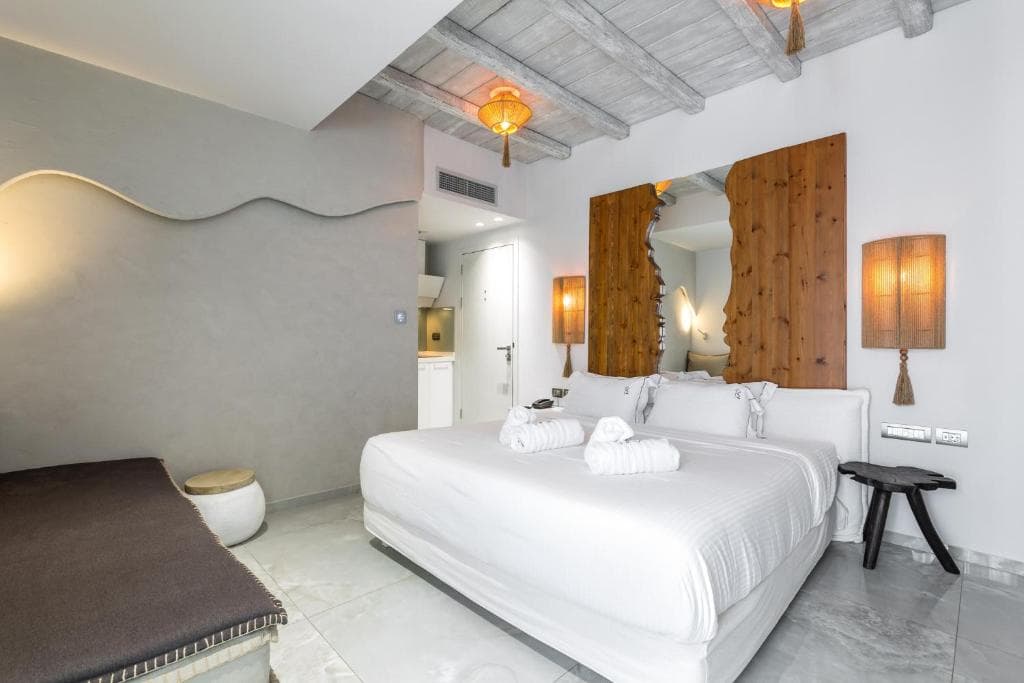 Blue Carpet Luxury Suites - 21