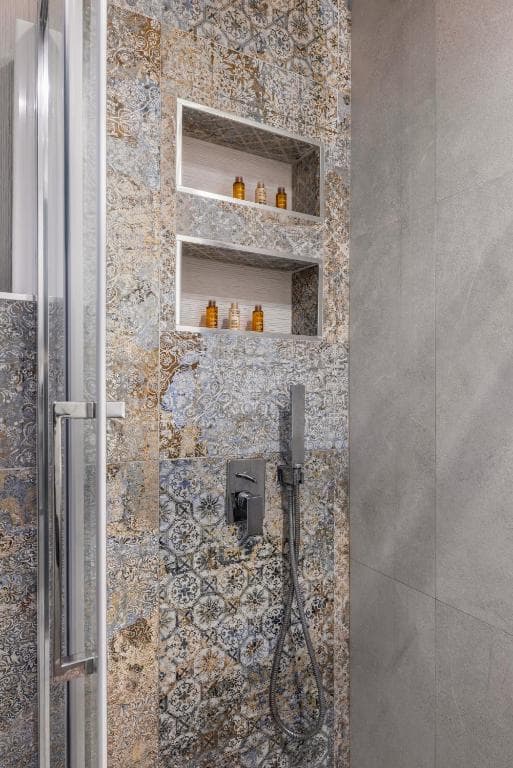 Blue Carpet Luxury Suites - 24