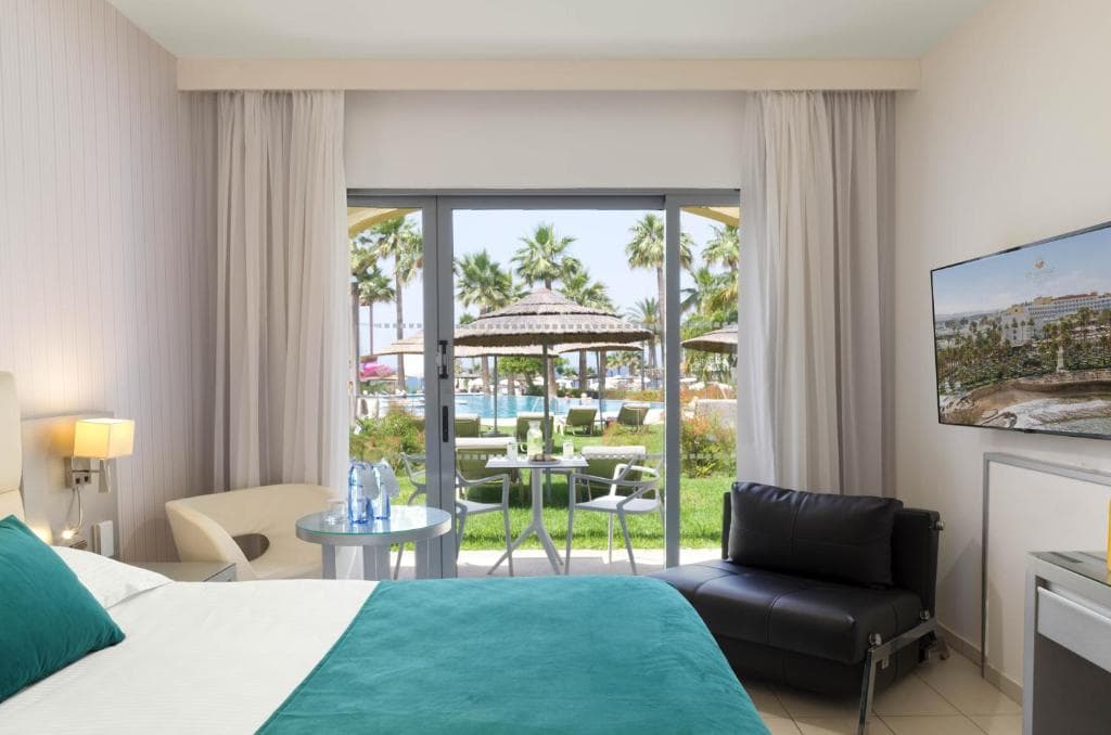 St George Beach Hotel & Spa Resort - 2