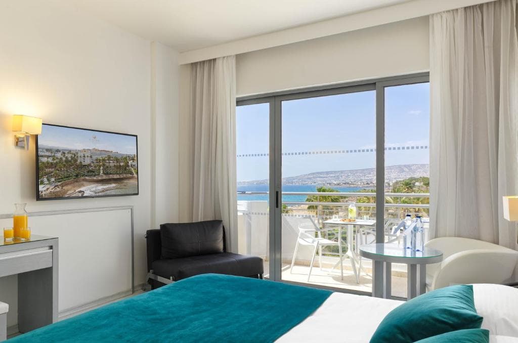 St George Beach Hotel & Spa Resort - 3