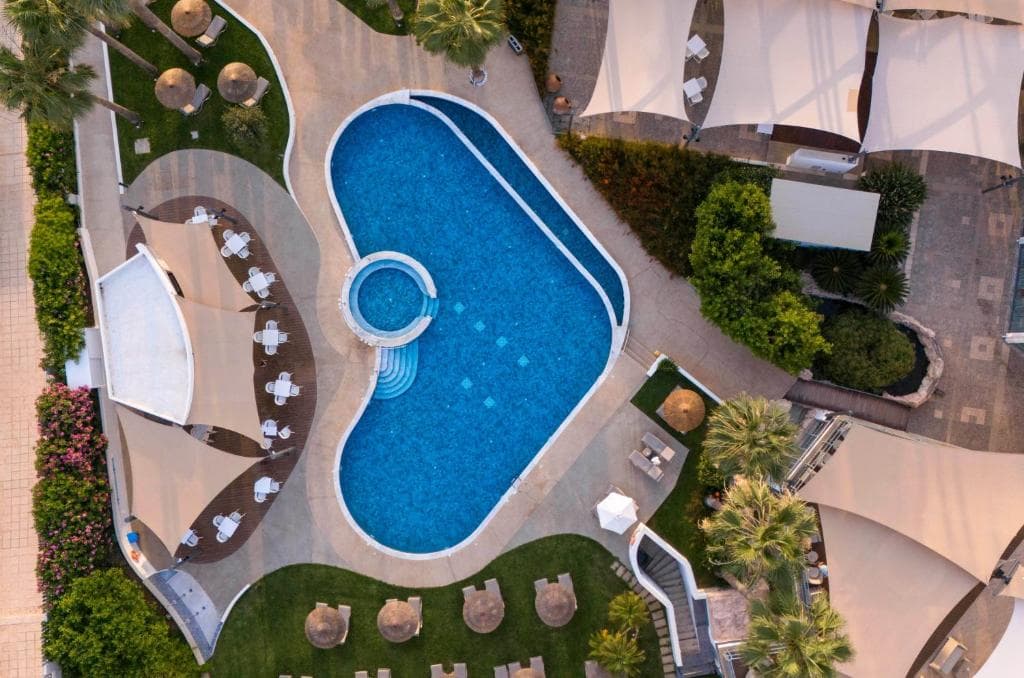 St George Beach Hotel & Spa Resort - 8