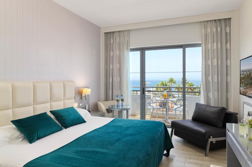 St George Beach Hotel & Spa Resort - 9