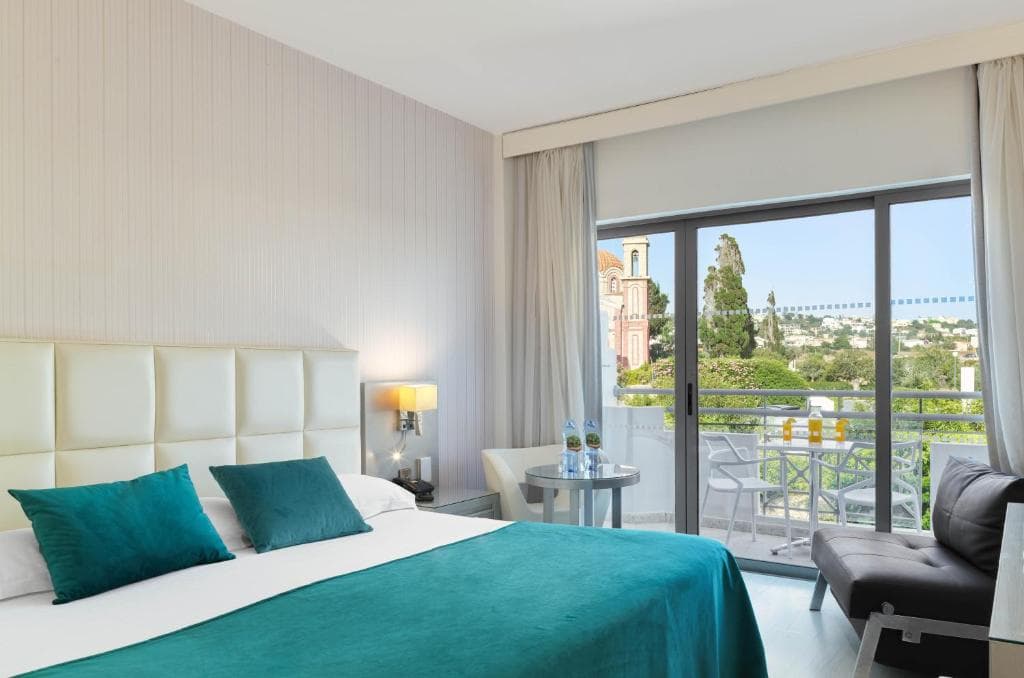 St George Beach Hotel & Spa Resort - 10