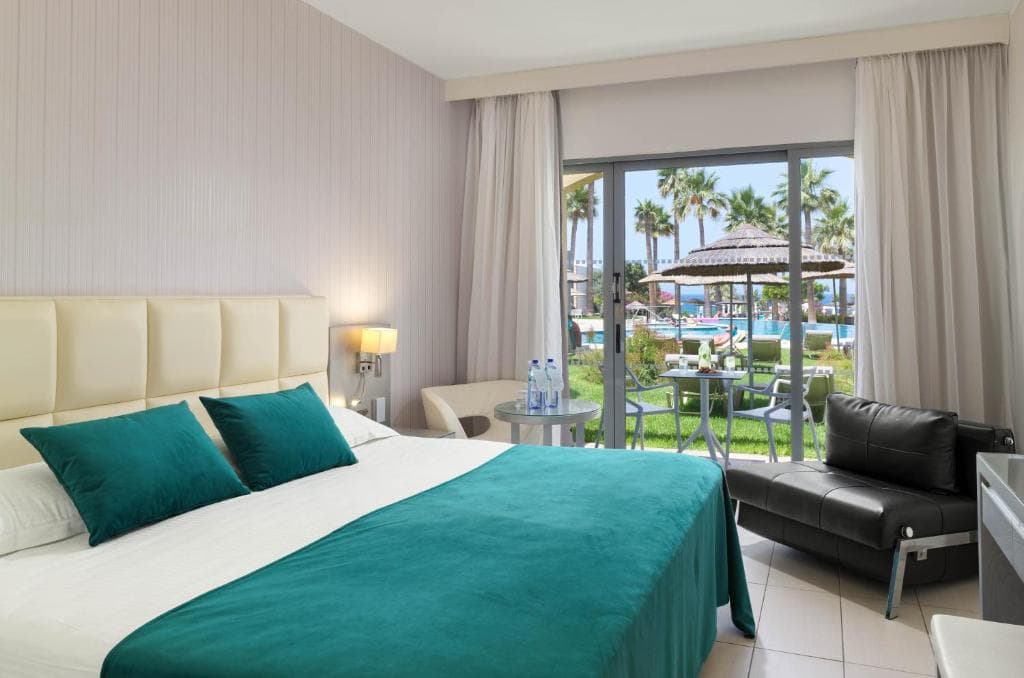 St George Beach Hotel & Spa Resort - 11