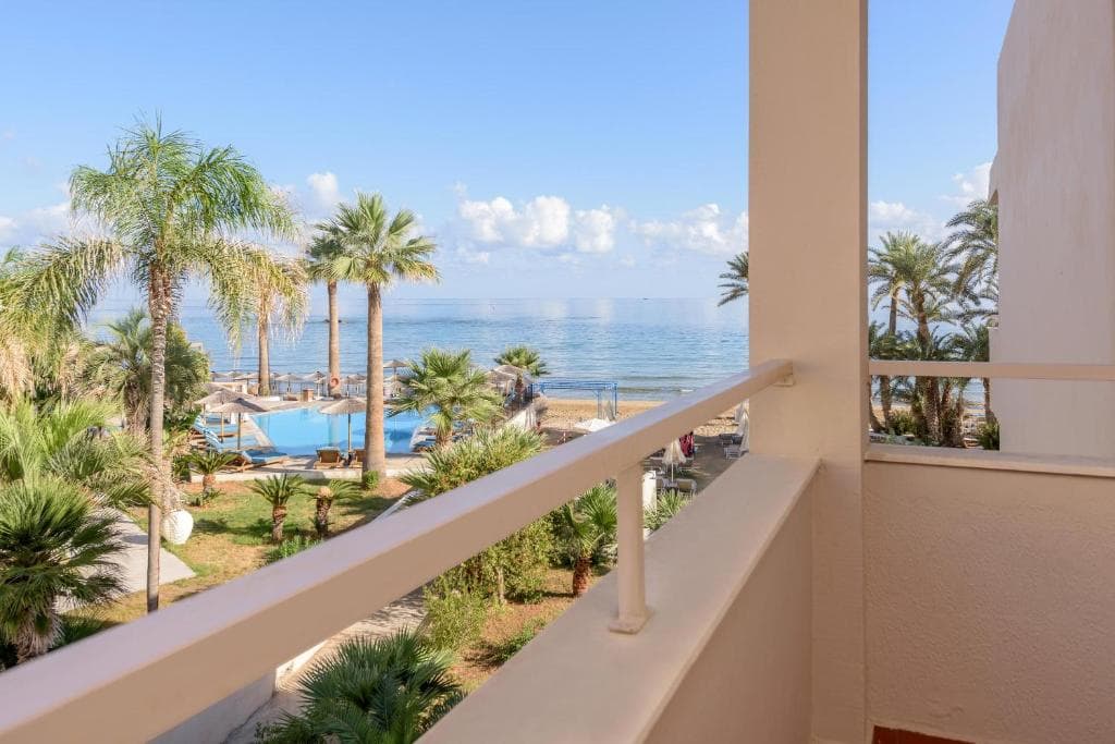 Zeus Hotels Palm Beach - 1