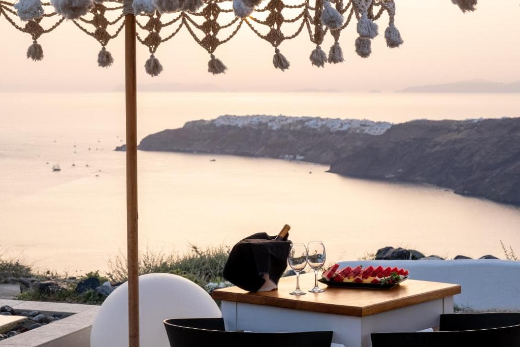 Amaze Suites - 11