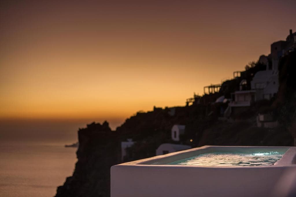 Aqua Luxury Suites by NOMÉE Hospitality Group - 11