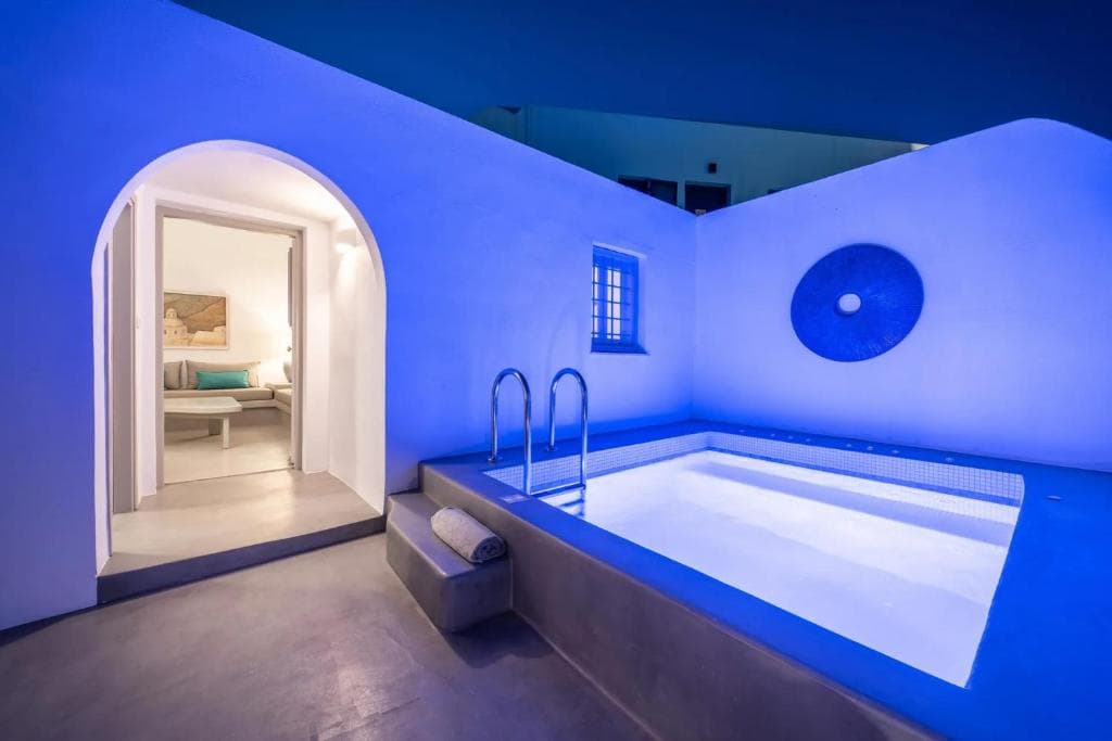 Aqua Luxury Suites by NOMÉE Hospitality Group - 15