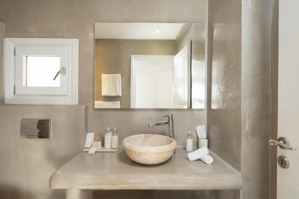 Aqua Luxury Suites by NOMÉE Hospitality Group - 16