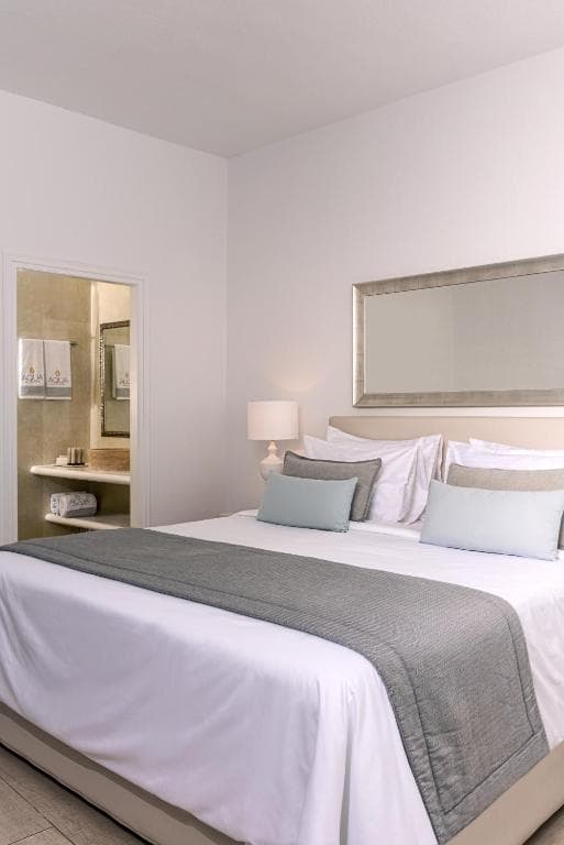 Aqua Luxury Suites by NOMÉE Hospitality Group - 37