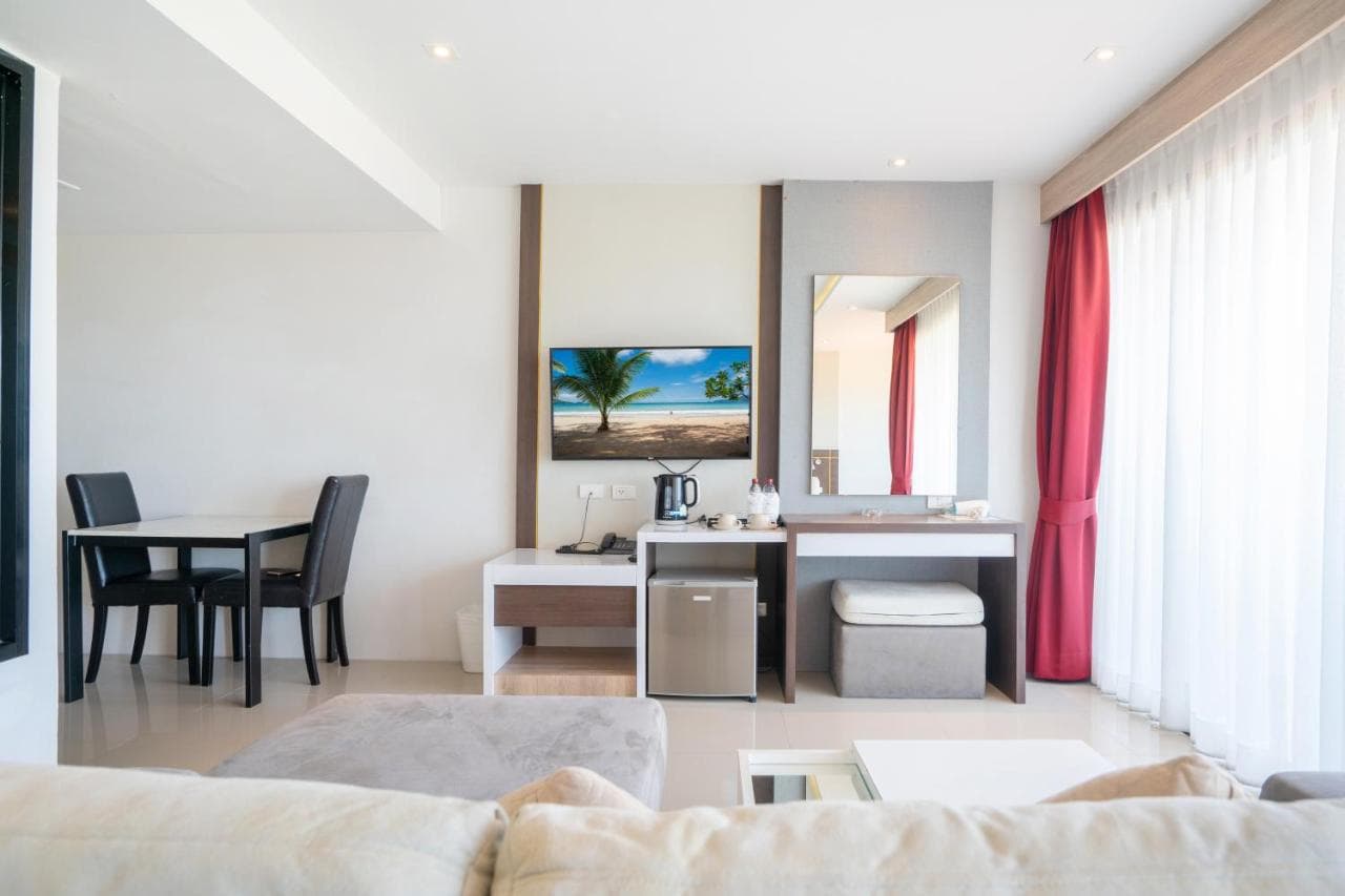 Paripas Patong Resort - 12