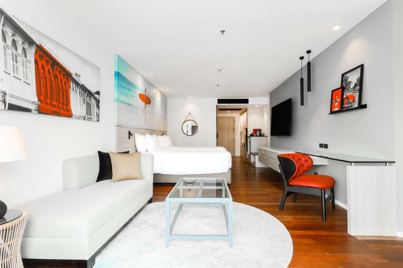 Hotel Radisson RED Phuket Patong Beach - 1