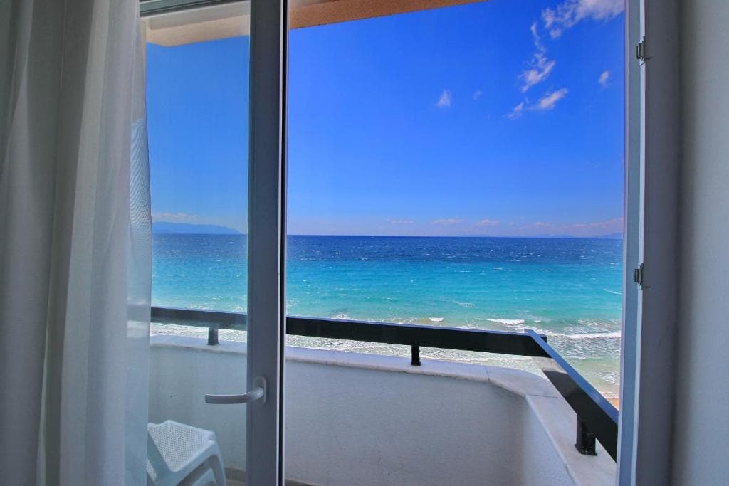 Jura Hotels Ada Beach - 1