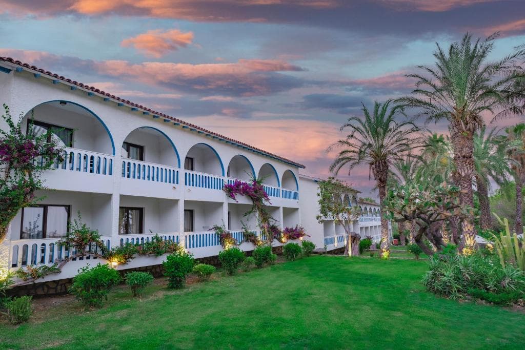 Utopia Beach Hotel - 12
