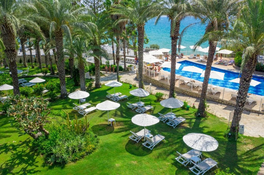 Utopia Beach Hotel - 14
