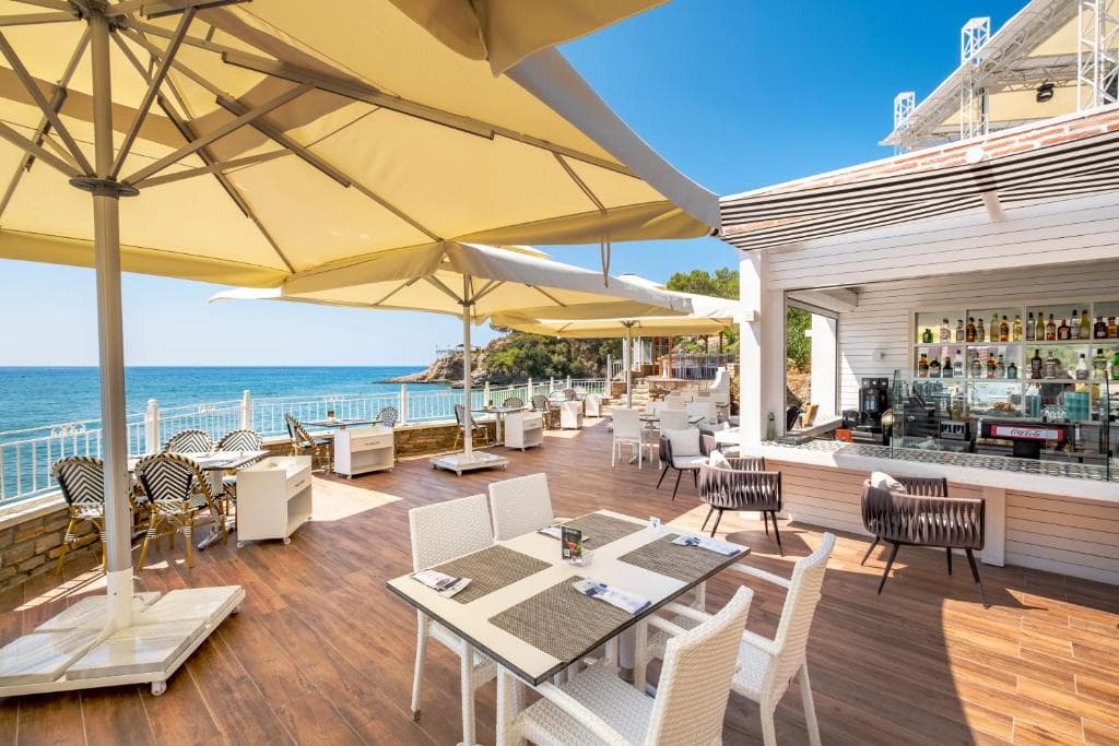 Utopia Beach Hotel - 38