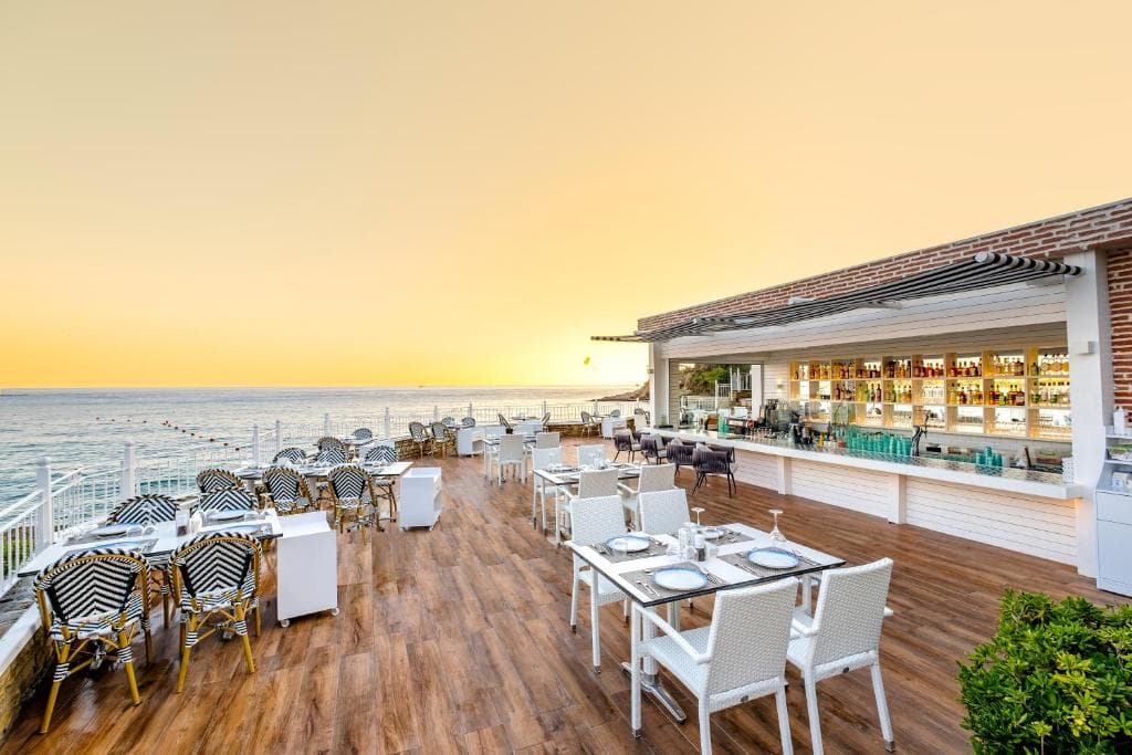 Utopia Beach Hotel - 39