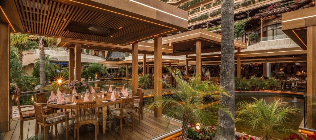 Four Seasons Hotel - 4