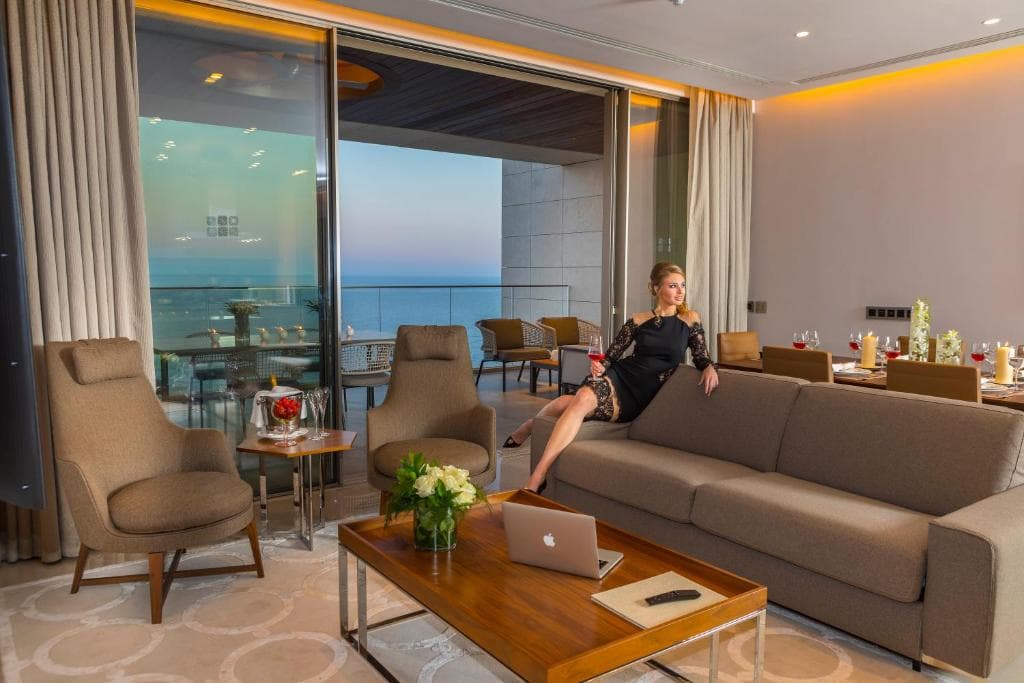 Four Seasons Hotel - 8