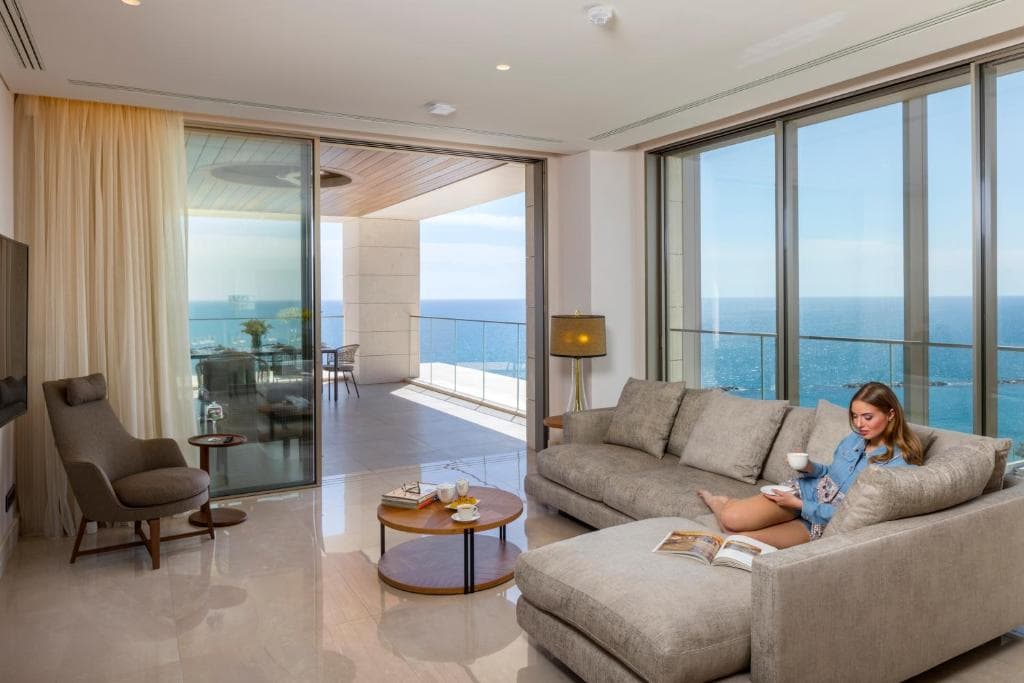 Four Seasons Hotel - 18