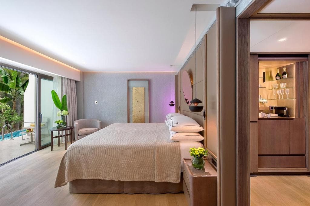 Four Seasons Hotel - 44