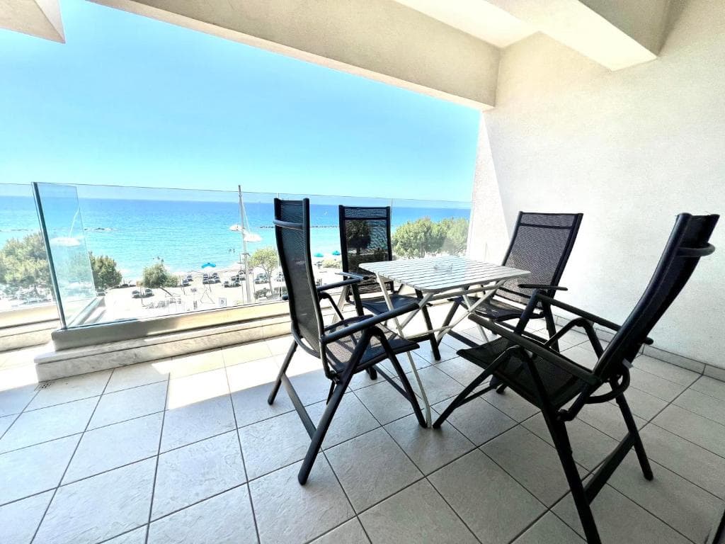 Eden Beach Apartments - 11