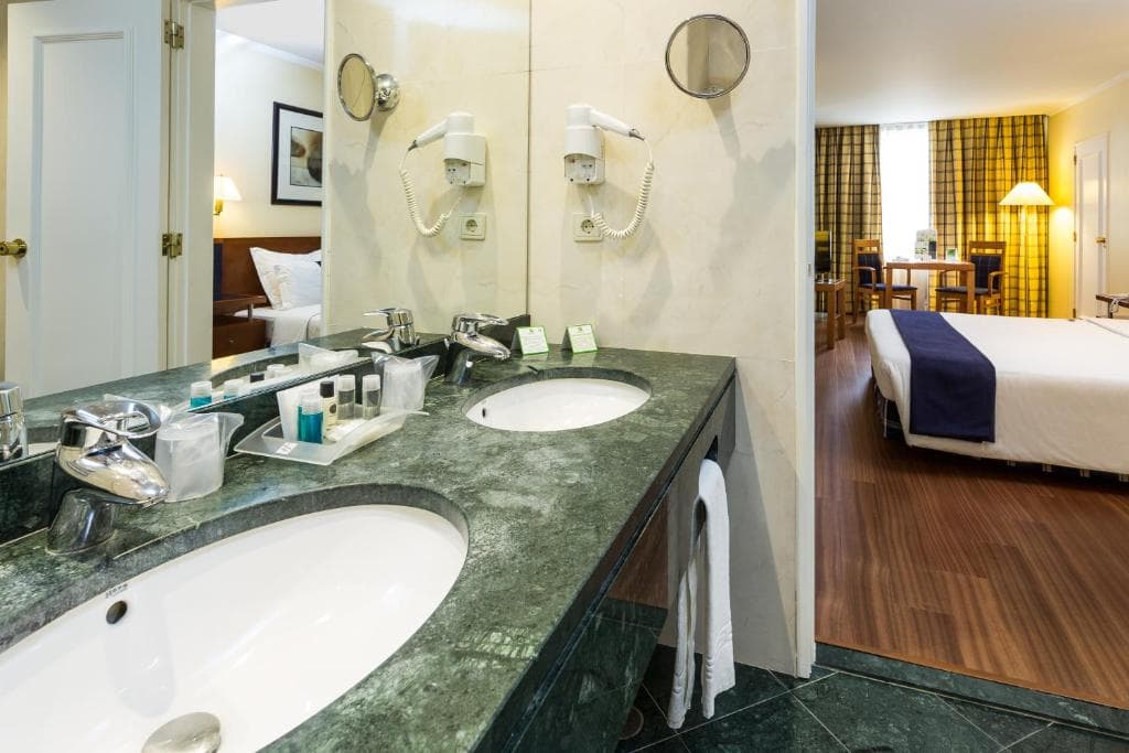 Holiday Inn Lisbon - 12