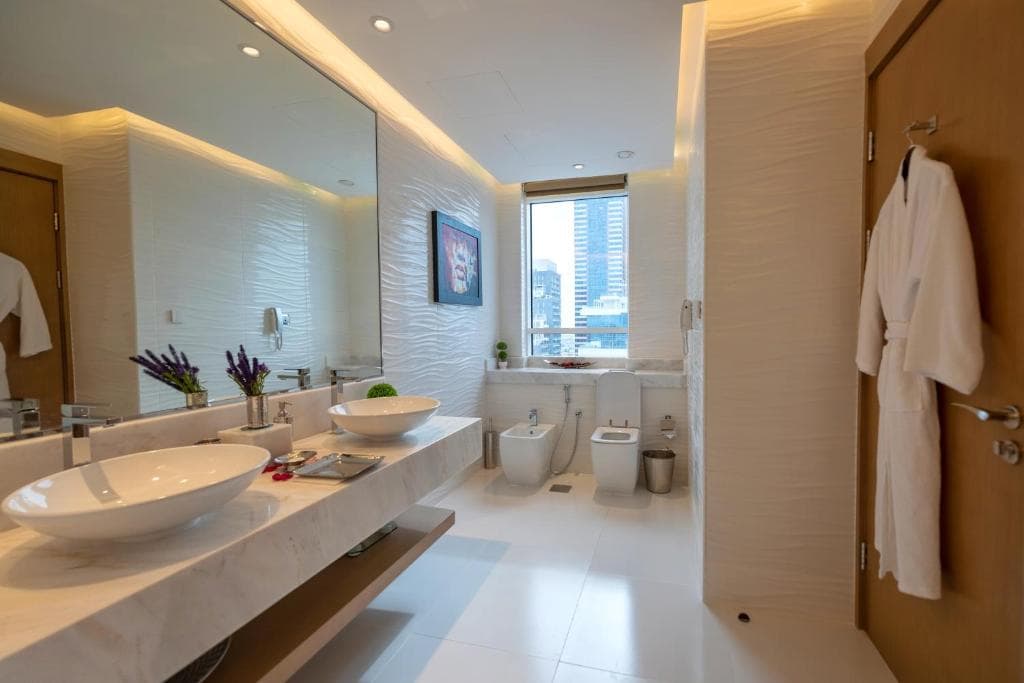 Canal Central Hotel Business Bay - 2