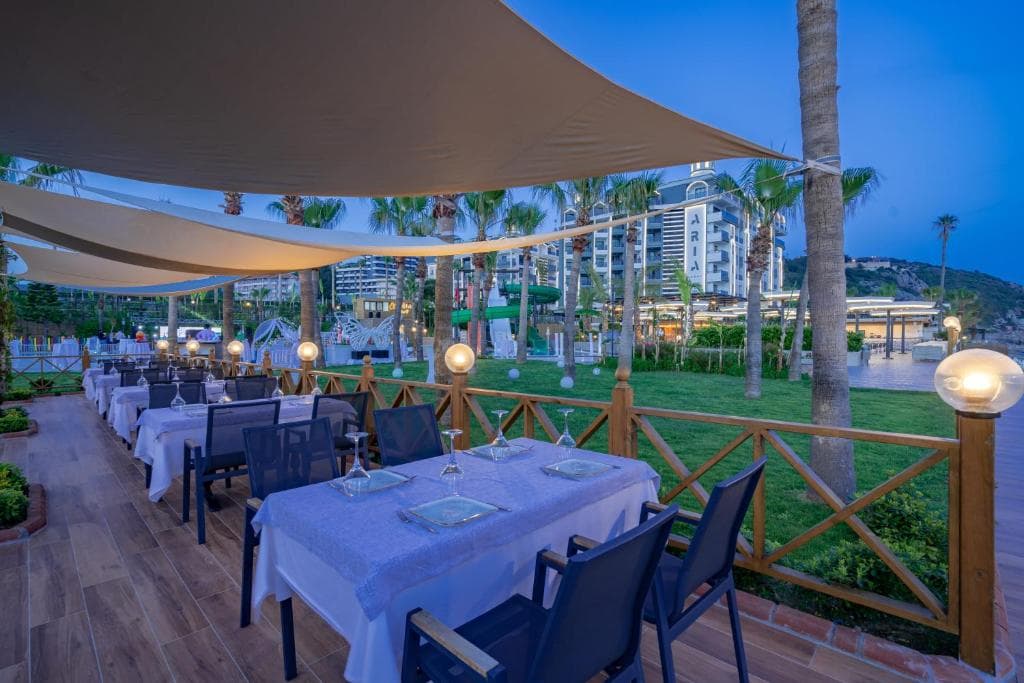 Aria Resort and Spa - 4