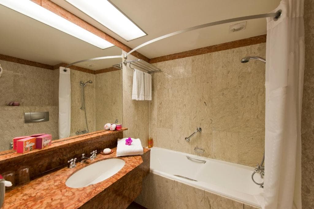 Holiday Inn Nice, an IHG Hotel - 5