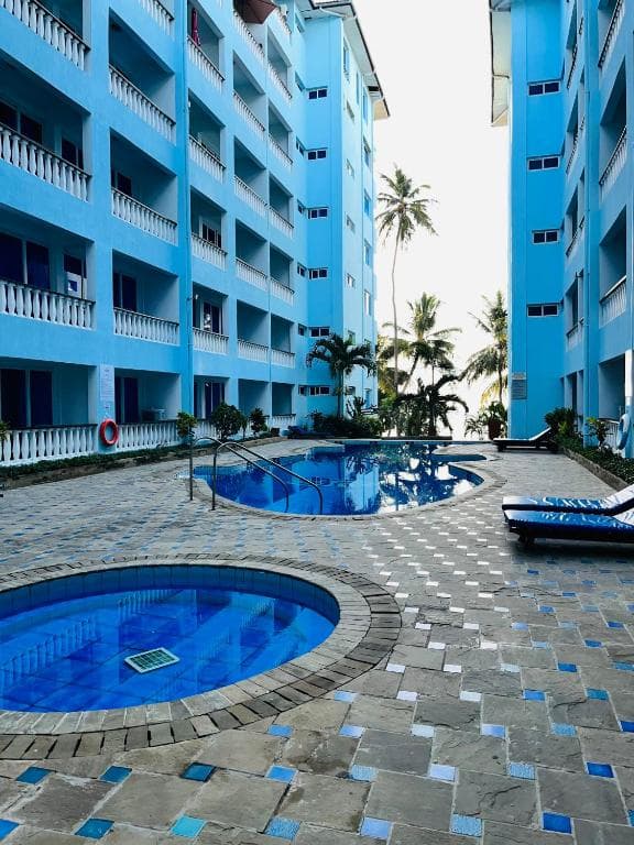 Cowrie Shell Beach Apartments - 1