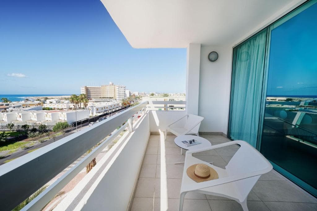 Akeah Broncemar - 25