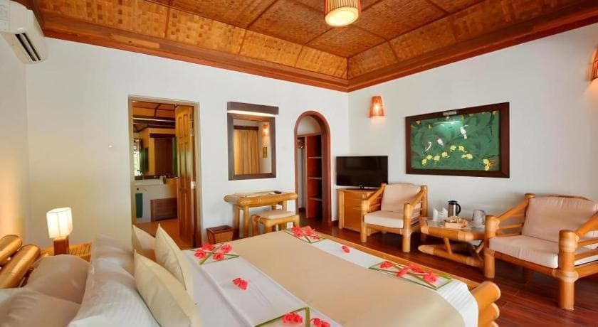 Angaga Island Resort and Spa - 4