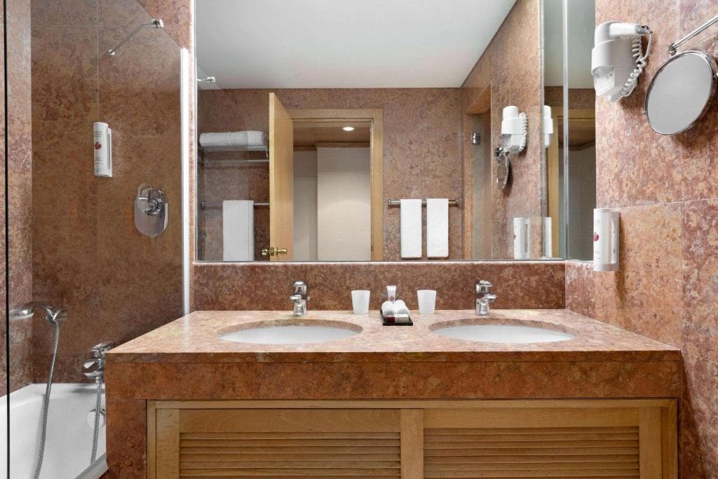 Ramada by Wyndham Lisbon - 3