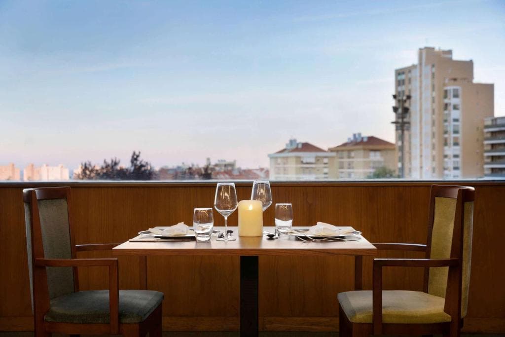 Ramada by Wyndham Lisbon - 12