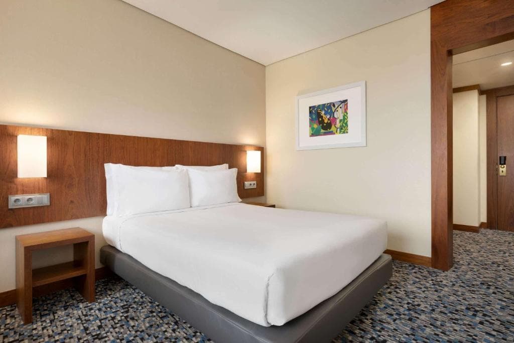 Ramada by Wyndham Lisbon - 15