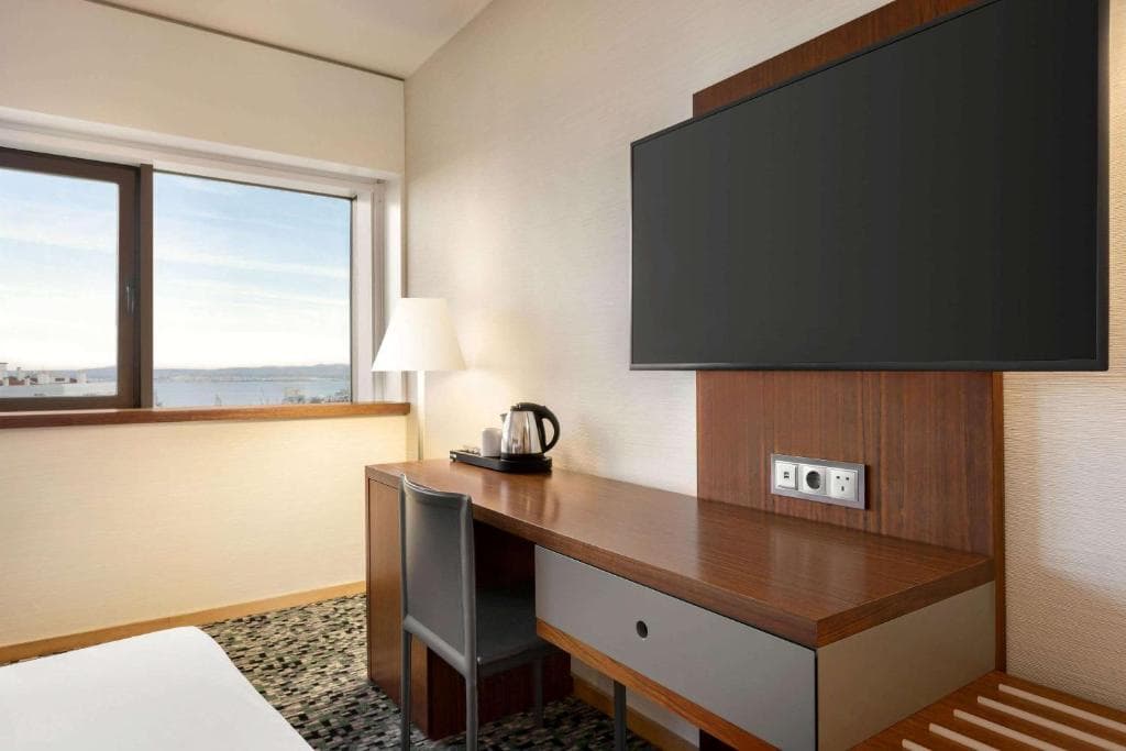 Ramada by Wyndham Lisbon - 17