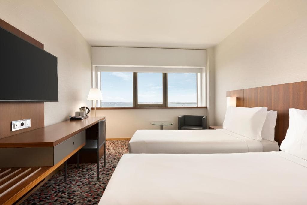 Ramada by Wyndham Lisbon - 42
