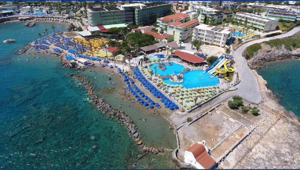 Eri Beach & Village - 1