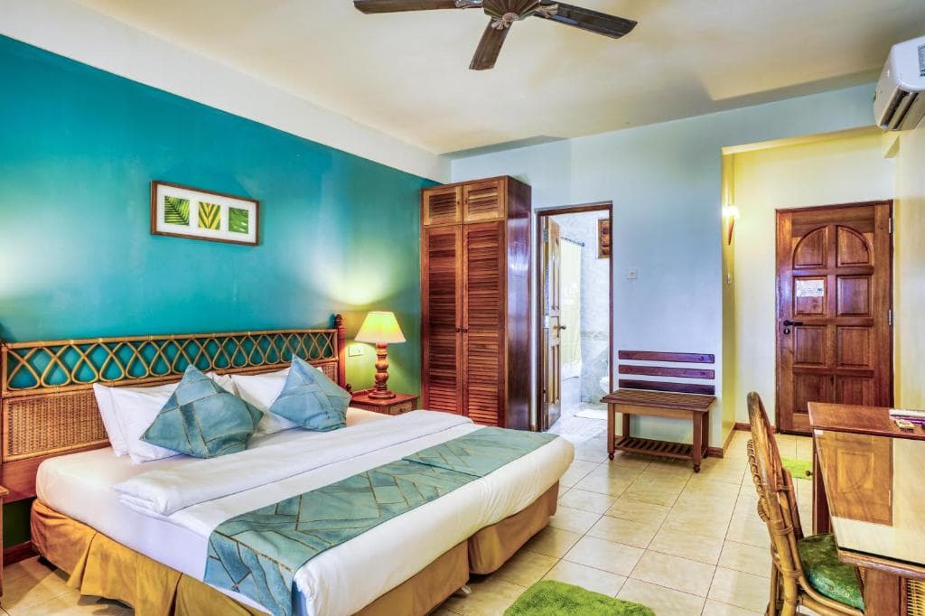 Sejur Maldive - Fihalhohi Island Resort - 31